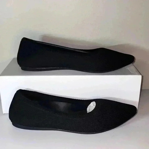 Shoes - Arromic toe flats shoes for women size 8
